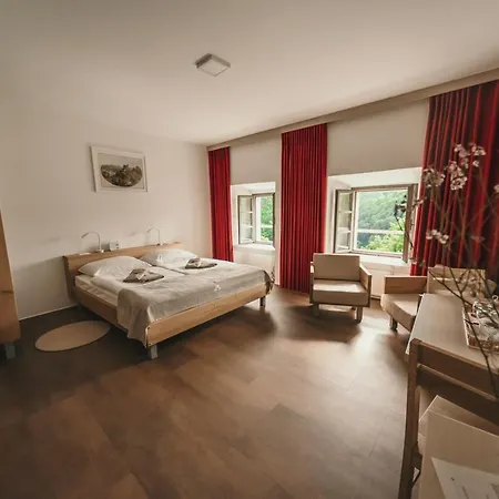 Apartamento & Castle Podsreda