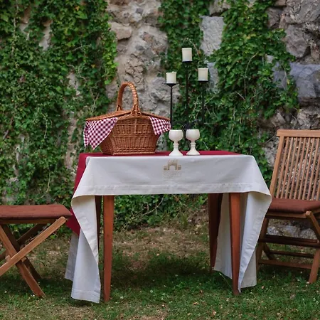 & Castle Apartamento Podsreda