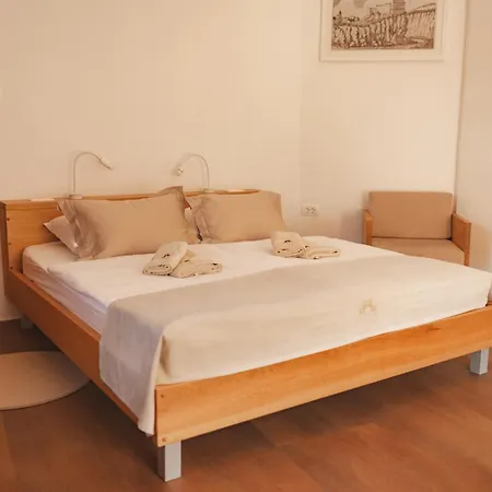 & Castle Apartment *