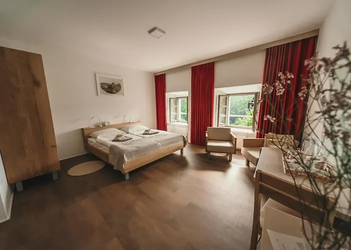 아파트 & Castle Podsreda