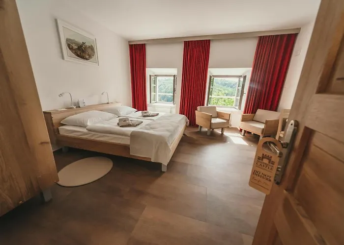 شقة & Castle Podsreda