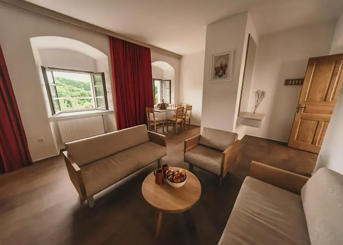 Appartement & Castle Podsreda